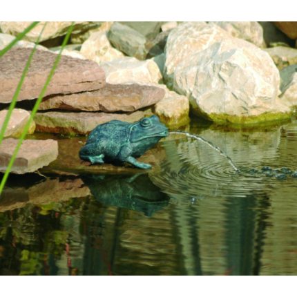 Béka kicsi kb.12cm magas kerti csobogó