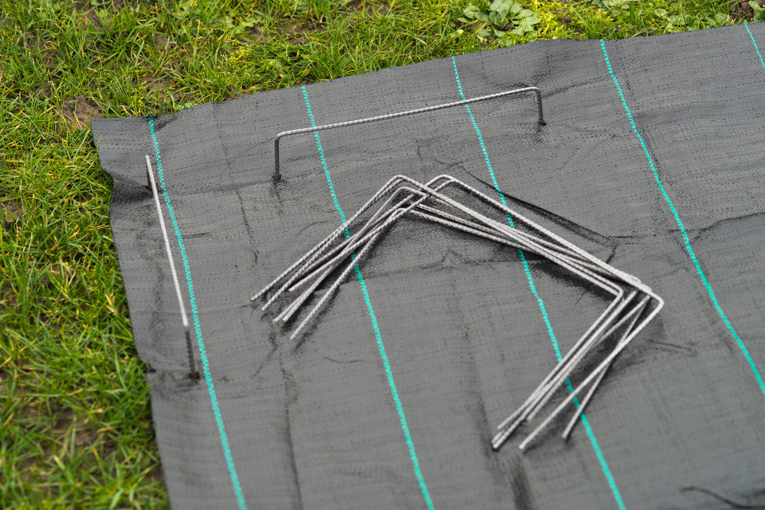 Talajtakaro_rogzito_kampo_250x200x4mm_20db Talajtakaró rögzítő kampó 250x200x4mm 20db