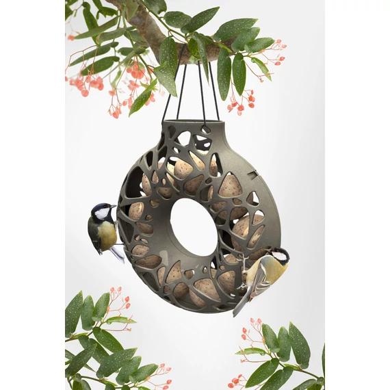 YARA_100-ban_ujrahasznositott_madareteto_szurke_9-10_faggyugolyohoz_ujrahasznositott_rPET_kotellel YARA 100%-ban újrahasznosított madáretető szürke 9-10 faggyúgolyóhoz