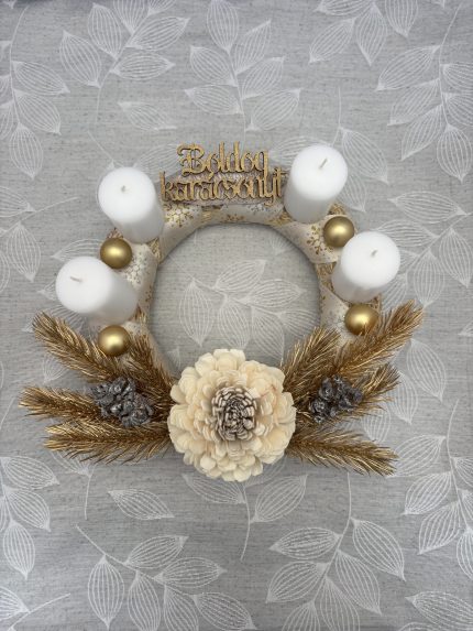 DIY arany-fehér szalma adventi koszorú