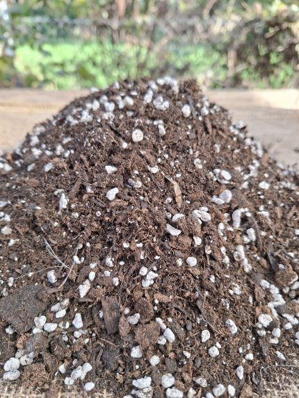 Halkaland földkeverék szobai és irodai növények részére 5l