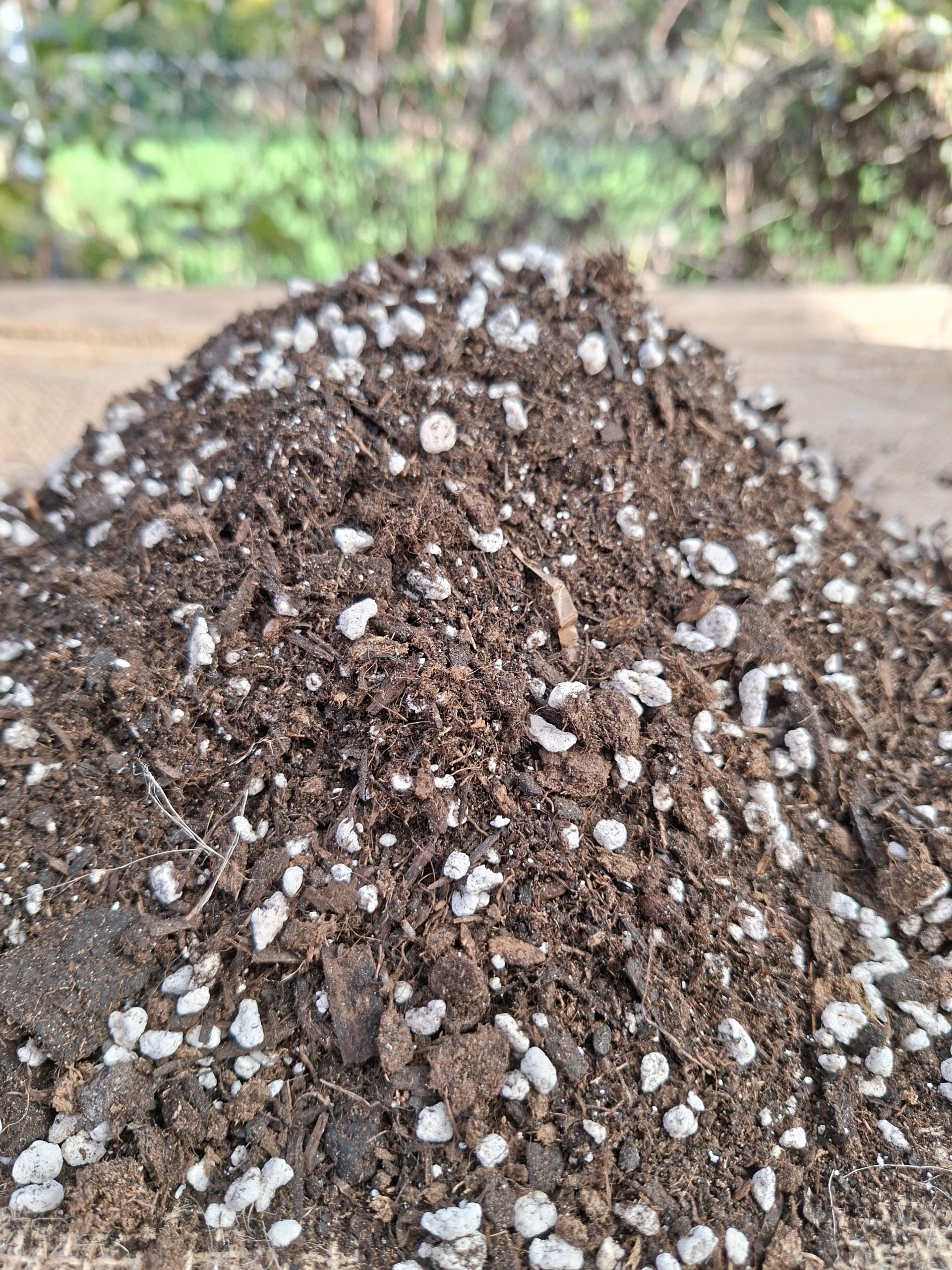 foldkeverek_szobai_es_irodai_novenyek_szamara Halkaland földkeverék szobai és irodai növények részére 5l