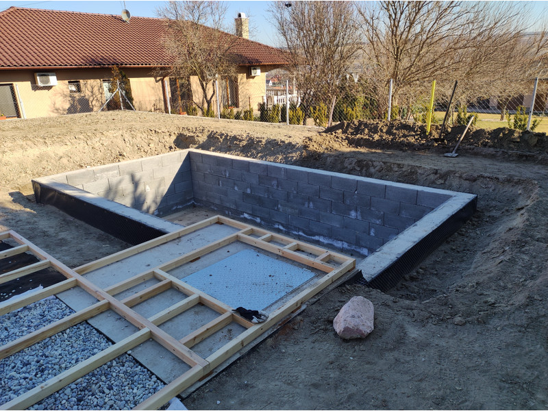 Úszó tó építés